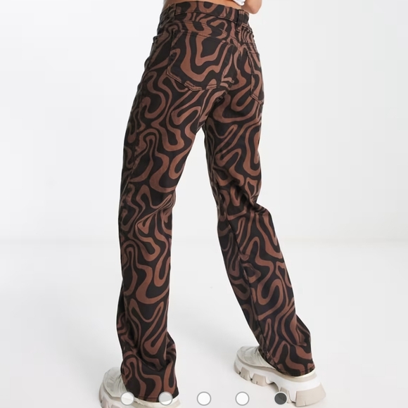 Hollister low rise swirl print dad jeans in brown and black - Picture 7 of 11